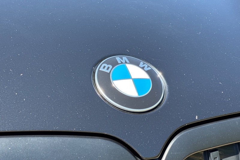 BMW X7 Vehicle Full-screen Gallery Image 49