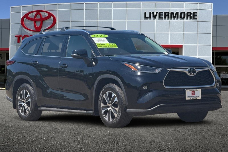 Toyota Highlander Vehicle Full-screen Gallery Image 02