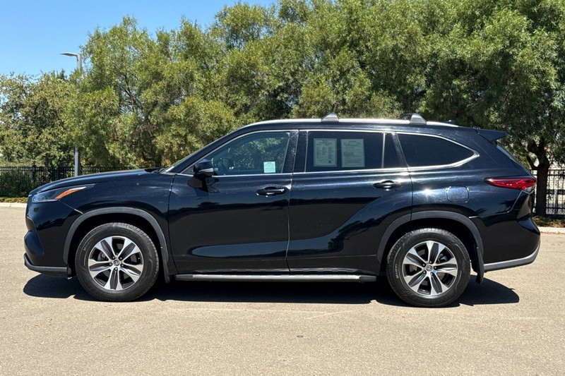 Toyota Highlander Vehicle Full-screen Gallery Image 07