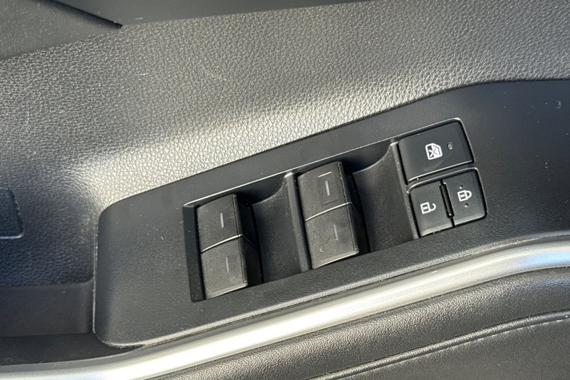 Toyota Highlander Vehicle Full-screen Gallery Image 12