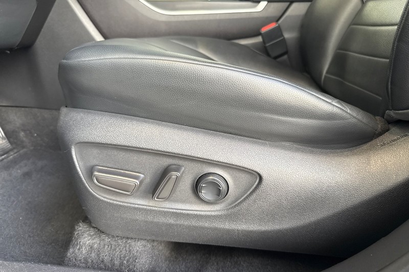 Toyota Highlander Vehicle Full-screen Gallery Image 13