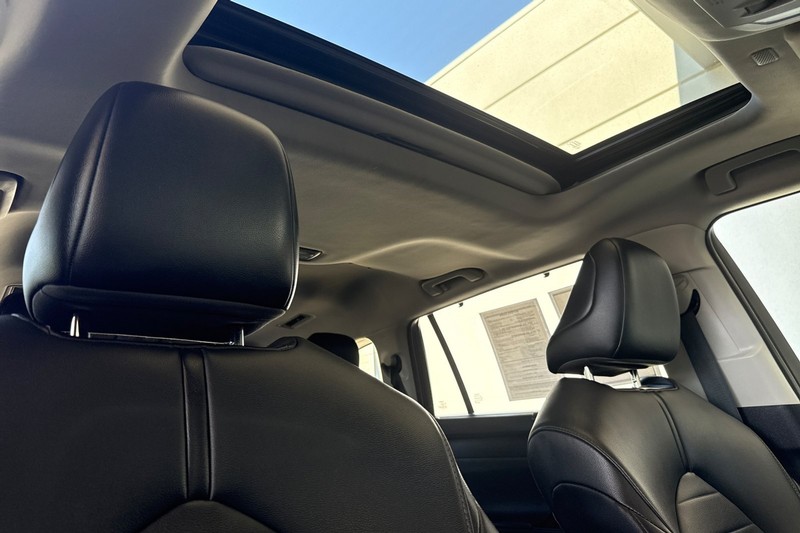 Toyota Highlander Vehicle Full-screen Gallery Image 20