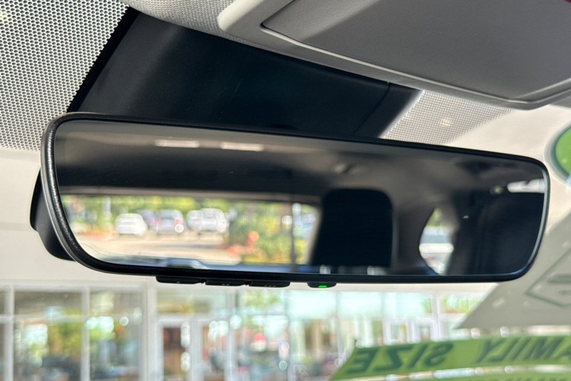 Toyota Highlander Vehicle Full-screen Gallery Image 25