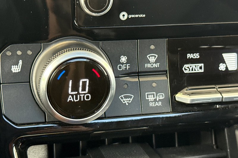 Toyota Highlander Vehicle Full-screen Gallery Image 29