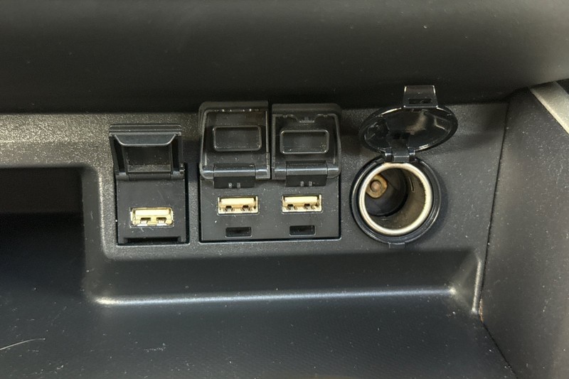 Toyota Highlander Vehicle Full-screen Gallery Image 31