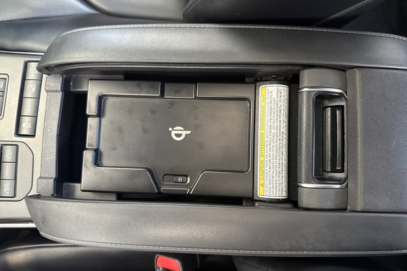 Toyota Highlander Vehicle Full-screen Gallery Image 32