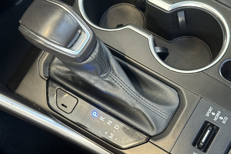 Toyota Highlander Vehicle Full-screen Gallery Image 33
