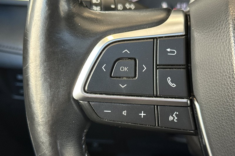 Toyota Highlander Vehicle Full-screen Gallery Image 36