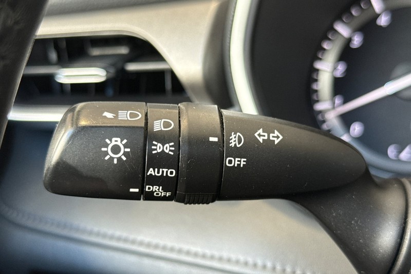 Toyota Highlander Vehicle Full-screen Gallery Image 37