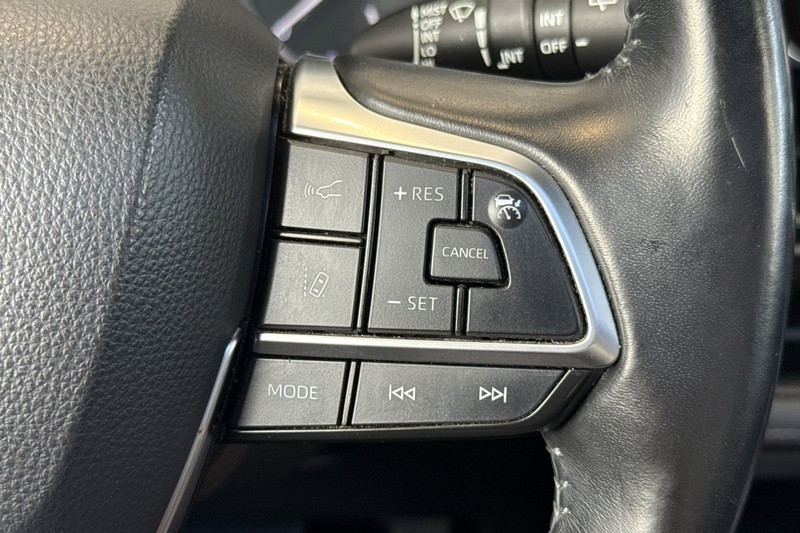 Toyota Highlander Vehicle Full-screen Gallery Image 38