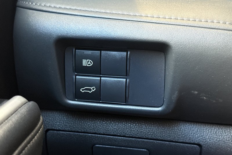 Toyota Highlander Vehicle Full-screen Gallery Image 42
