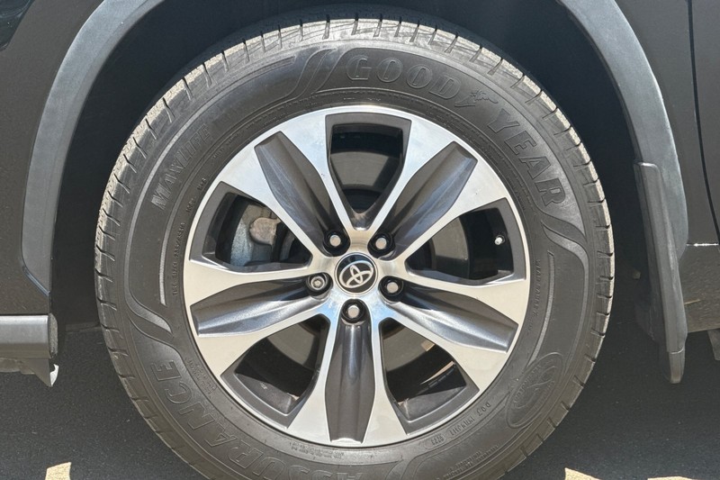 Toyota Highlander Vehicle Full-screen Gallery Image 45