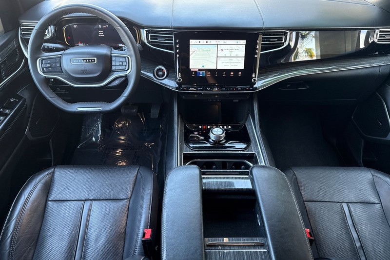Jeep Wagoneer Vehicle Full-screen Gallery Image 15