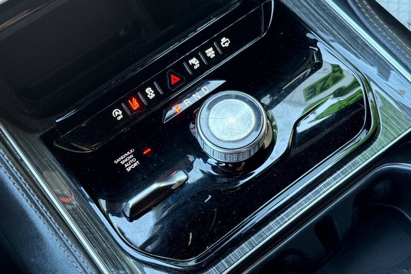 Jeep Wagoneer Vehicle Full-screen Gallery Image 33