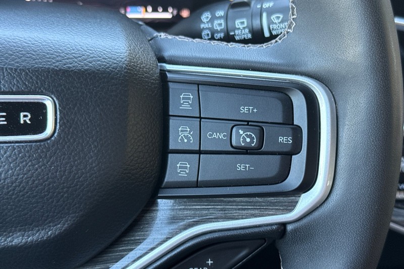Jeep Wagoneer Vehicle Full-screen Gallery Image 39