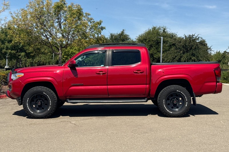 Toyota Tacoma 2WD Vehicle Full-screen Gallery Image 07