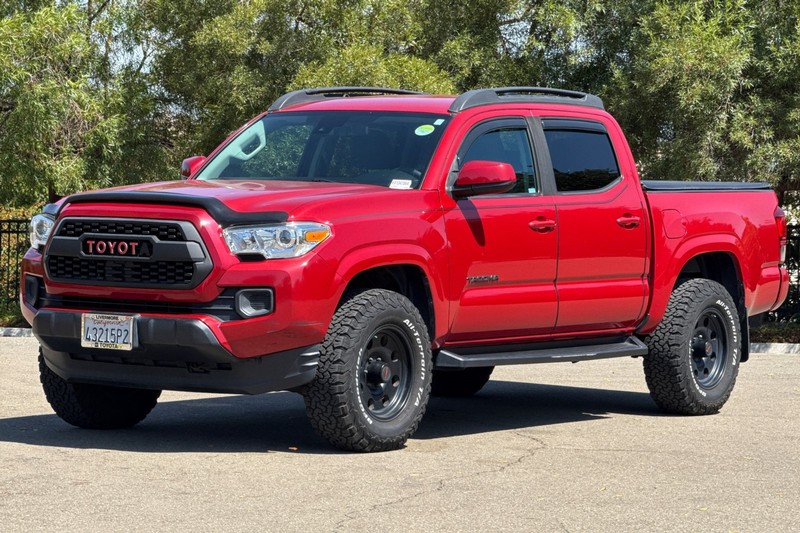 Toyota Tacoma 2WD Vehicle Full-screen Gallery Image 08