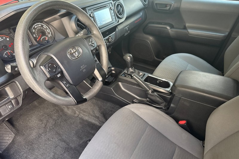 Toyota Tacoma 2WD Vehicle Full-screen Gallery Image 10