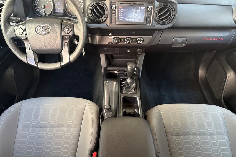 Toyota Tacoma 2WD Vehicle Full-screen Gallery Image 15