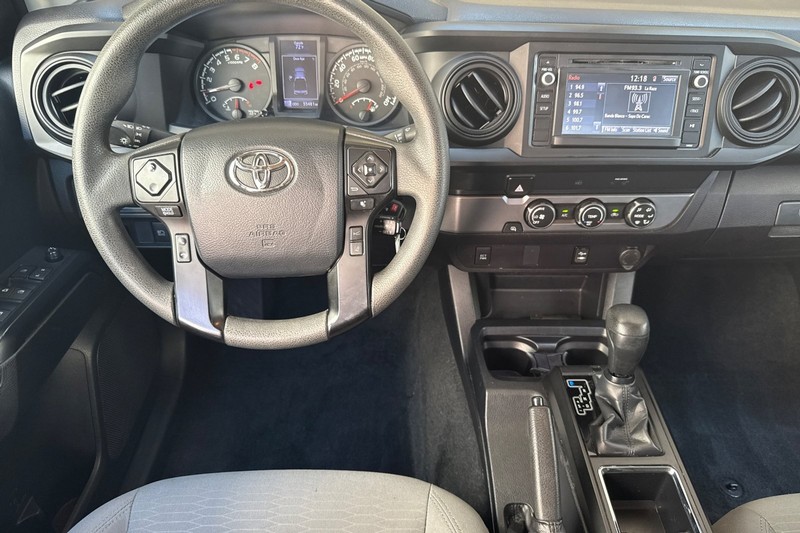 Toyota Tacoma 2WD Vehicle Full-screen Gallery Image 16