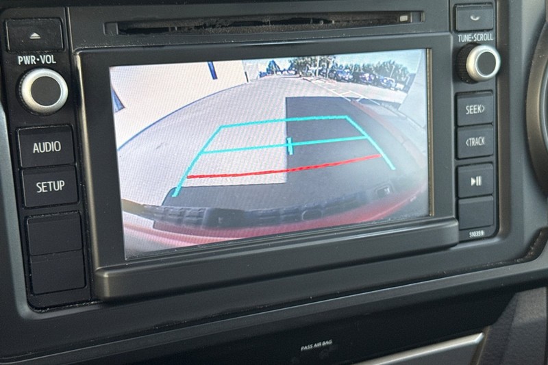 Toyota Tacoma 2WD Vehicle Full-screen Gallery Image 26