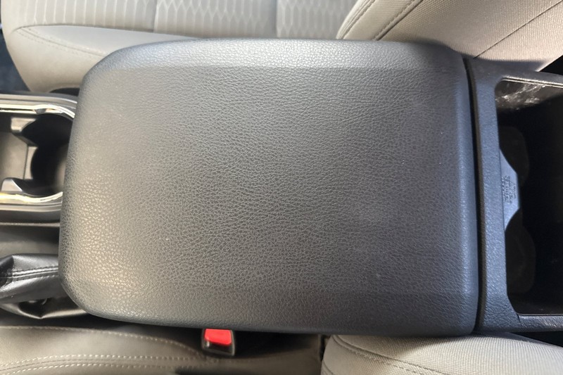 Toyota Tacoma 2WD Vehicle Full-screen Gallery Image 31