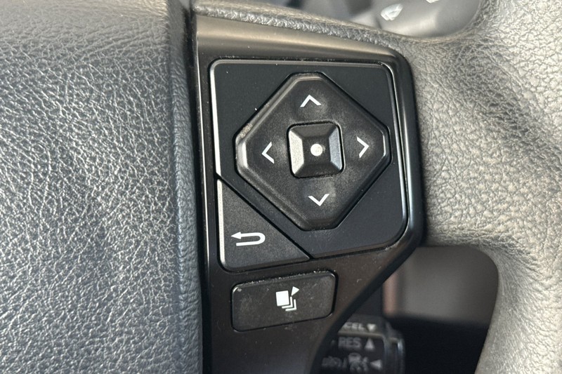 Toyota Tacoma 2WD Vehicle Full-screen Gallery Image 36