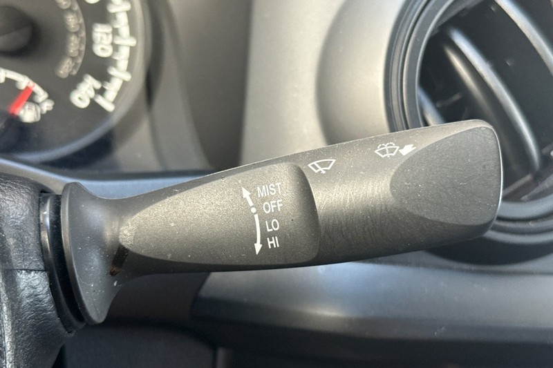 Toyota Tacoma 2WD Vehicle Full-screen Gallery Image 37