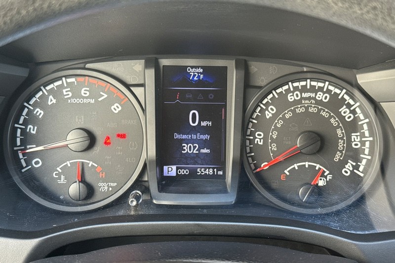 Toyota Tacoma 2WD Vehicle Full-screen Gallery Image 38