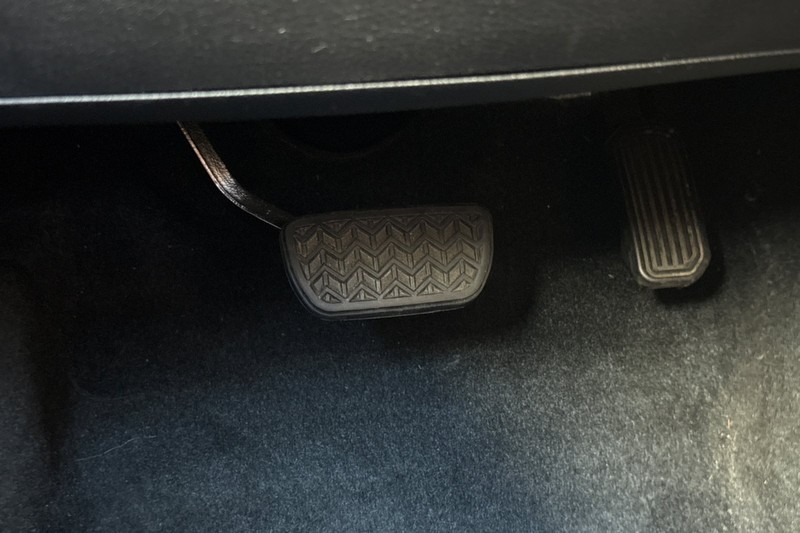 Toyota Tacoma 2WD Vehicle Full-screen Gallery Image 41
