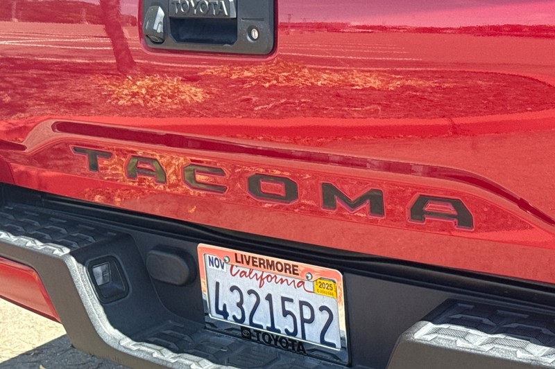 Toyota Tacoma 2WD Vehicle Full-screen Gallery Image 46