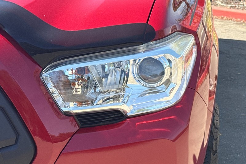 Toyota Tacoma 2WD Vehicle Full-screen Gallery Image 49