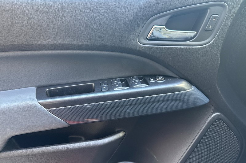 Chevrolet Colorado Vehicle Full-screen Gallery Image 11