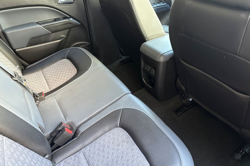 Chevrolet Colorado Vehicle Full-screen Gallery Image 17