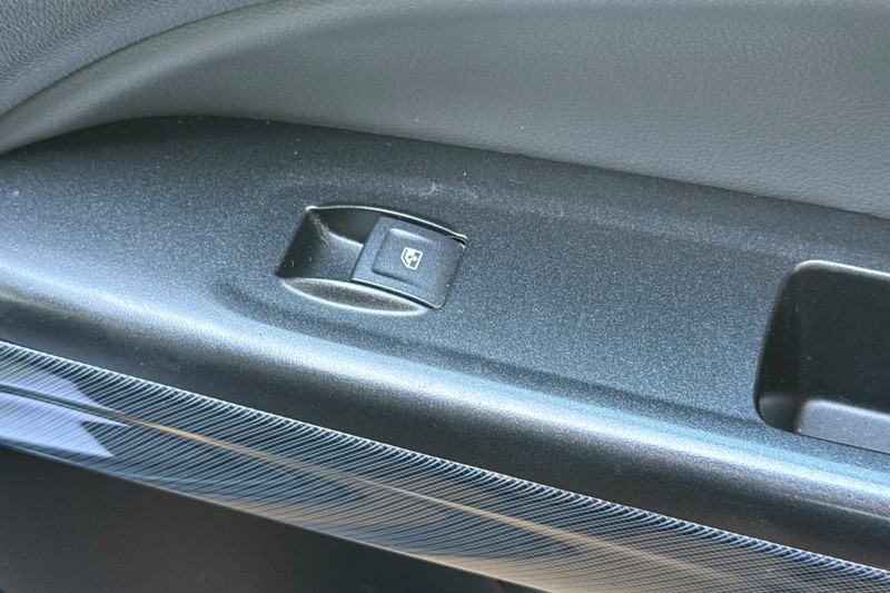Chevrolet Colorado Vehicle Full-screen Gallery Image 21