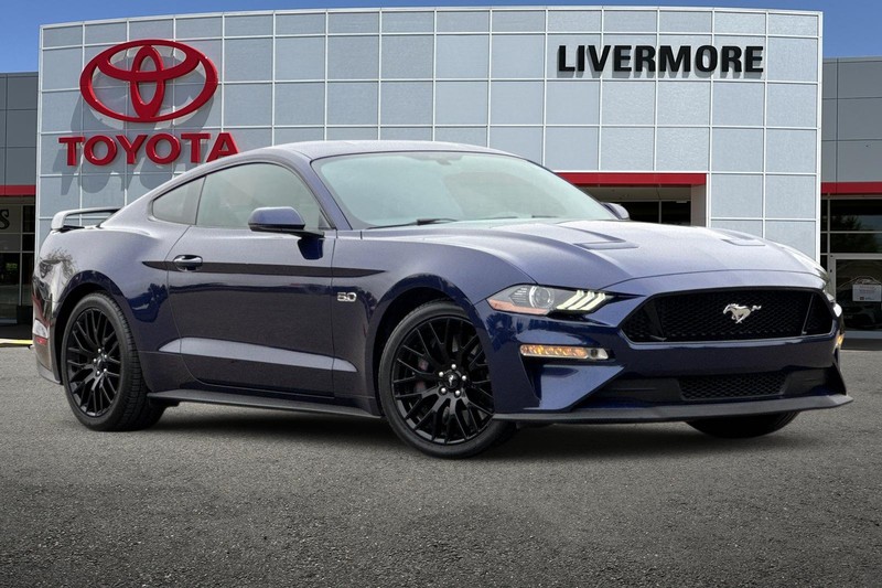 Ford Mustang Vehicle Full-screen Gallery Image 02