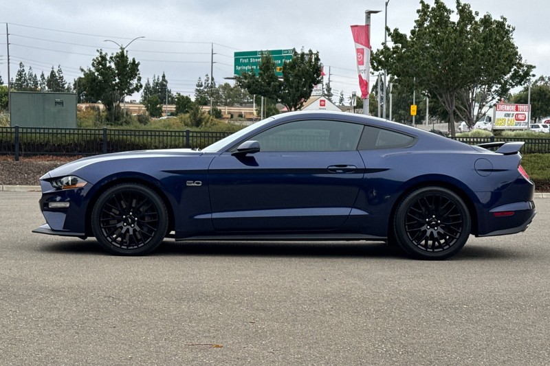 Ford Mustang Vehicle Full-screen Gallery Image 07