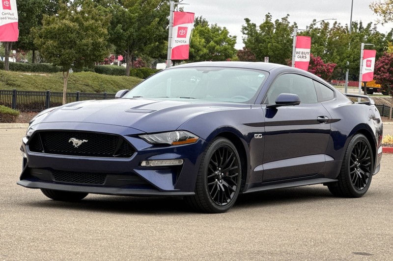 Ford Mustang Vehicle Full-screen Gallery Image 08