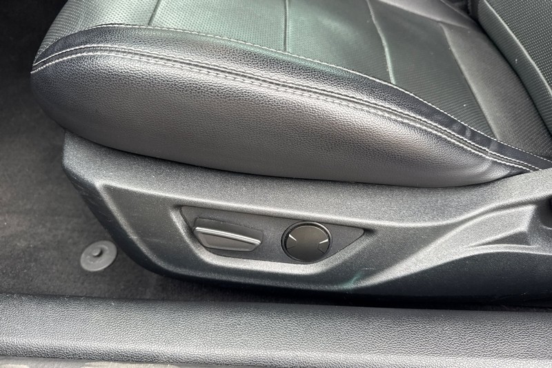 Ford Mustang Vehicle Full-screen Gallery Image 13