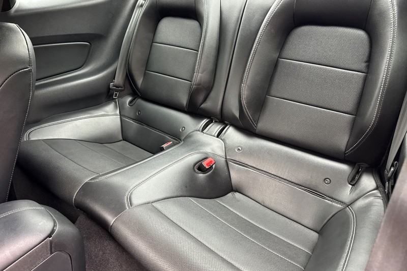 Ford Mustang Vehicle Full-screen Gallery Image 14