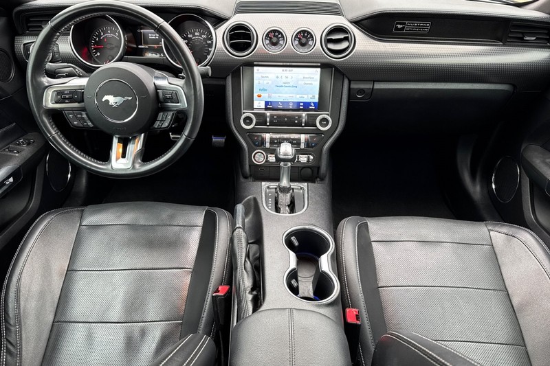 Ford Mustang Vehicle Full-screen Gallery Image 15