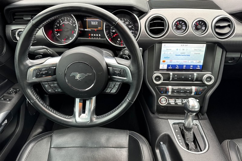 Ford Mustang Vehicle Full-screen Gallery Image 16