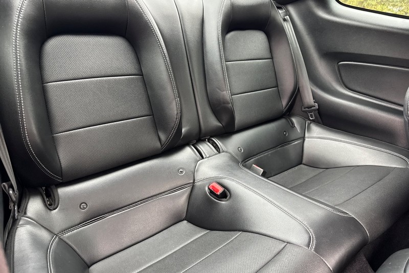 Ford Mustang Vehicle Full-screen Gallery Image 17