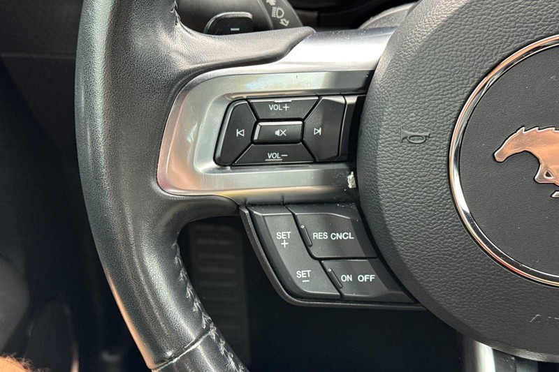Ford Mustang Vehicle Full-screen Gallery Image 35