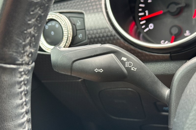 Ford Mustang Vehicle Full-screen Gallery Image 36