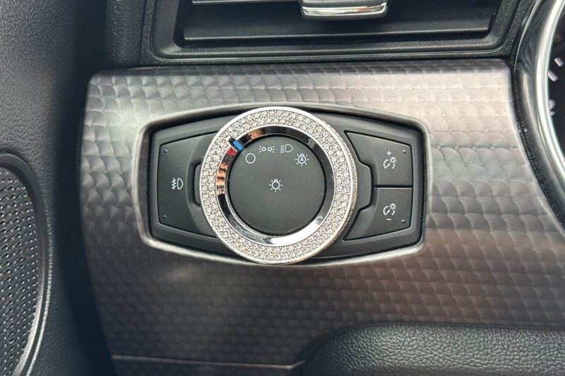 Ford Mustang Vehicle Full-screen Gallery Image 41