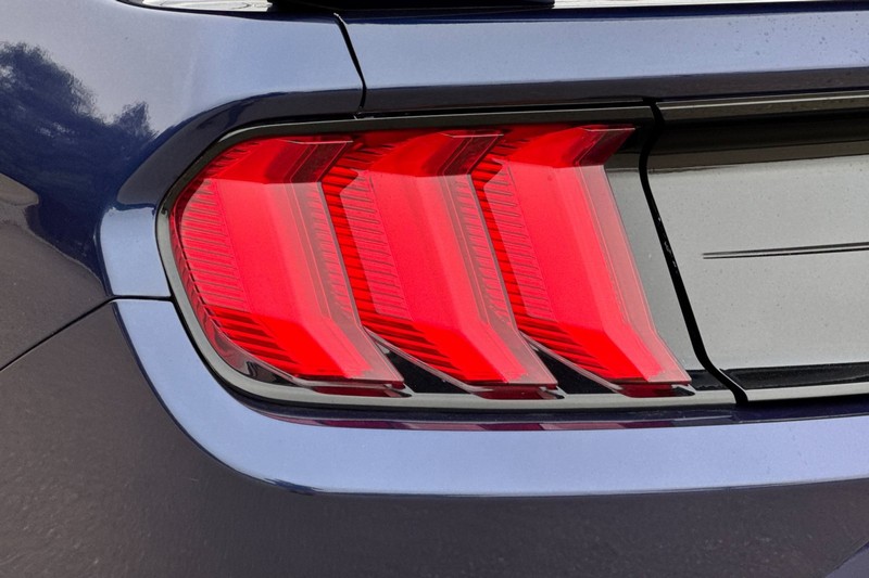 Ford Mustang Vehicle Full-screen Gallery Image 47
