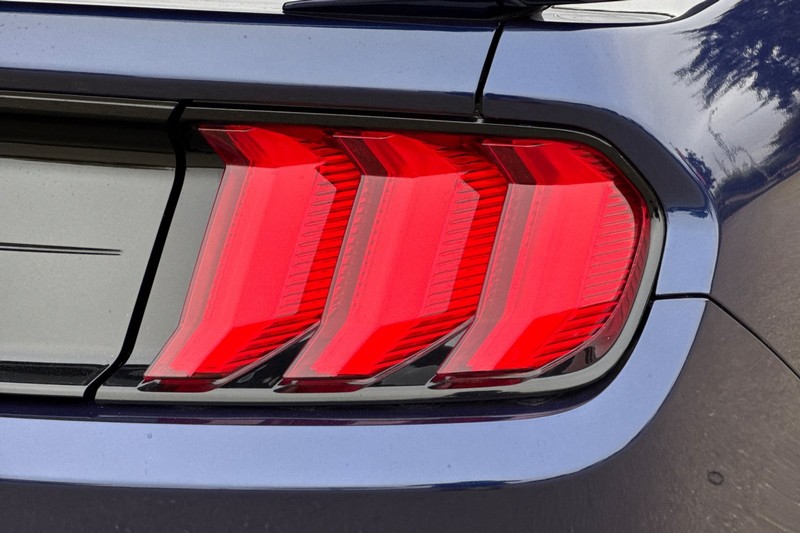 Ford Mustang Vehicle Full-screen Gallery Image 49