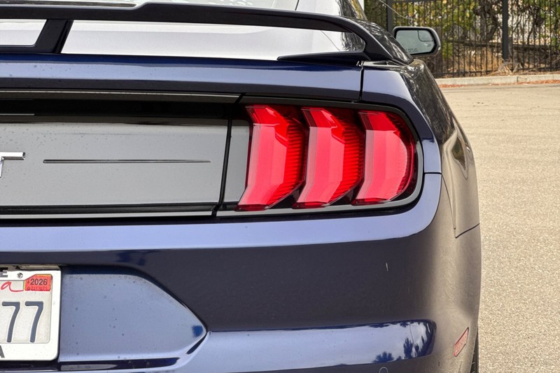 Ford Mustang Vehicle Full-screen Gallery Image 50