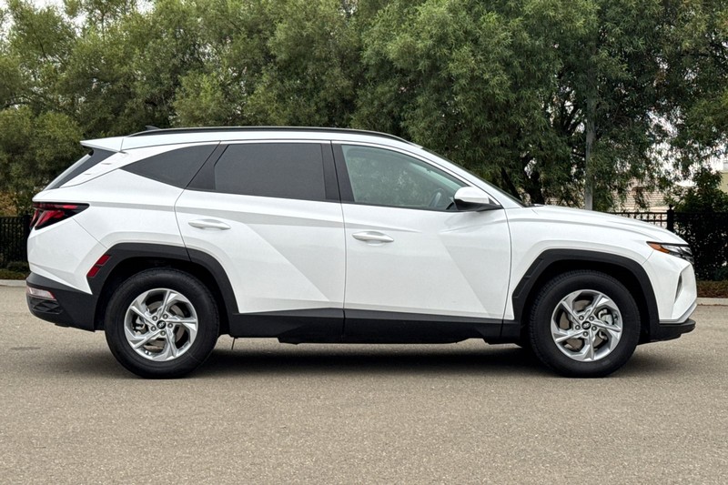 Hyundai Tucson Vehicle Full-screen Gallery Image 03